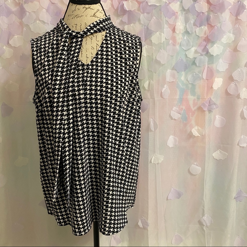 Kasper Large Houndstooth Sleeveless Blouse